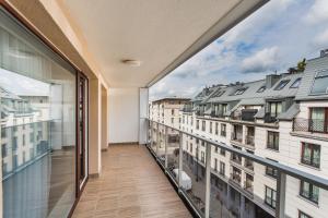 a balcony with a view of buildings at ResiNest Apartamenty Butikowa Kamienica M40 in Białystok