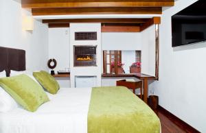 Postel nebo postele na pokoji v ubytování Hotel Casona Usaquen