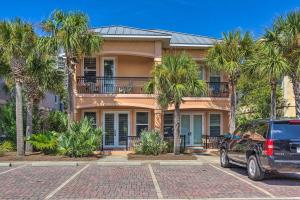 Gallery image of Bright and Modern Townhome Steps to Miramar Beach! in Destin