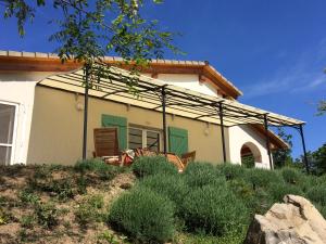 The building in which A villát is located