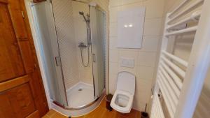 A bathroom at Apartmán Marta, 200 m Ski Tatranska Lomnica