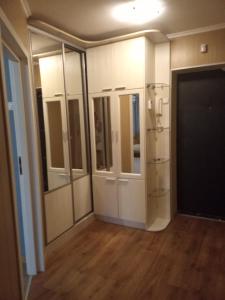 a room with white cabinets and a hard wood floor at 1к квартира на Подолі В будинку є укриття in Kyiv +23 photos