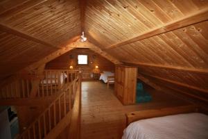 Postel nebo postele na pokoji v ubytování Gite Roche Des Ducs avec Piscine toute l'année, Spa, Sauna, Hammam