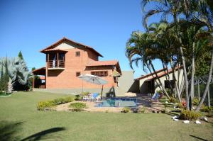 a house with a swimming pool in front of it at Casa em penedo in Penedo