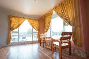 KritshanaJPR 3 K Hotel的休息区