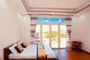 Postel nebo postele na pokoji v ubytování Hotel Đức Thành