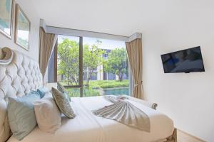 Postel nebo postele na pokoji v ubytování Luxury Oceanfront_pool access apartment
