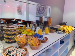 Makanan di atau berdekatan hotel