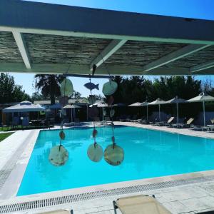 A piscina localizada em Sausan Hotel ou nos arredores