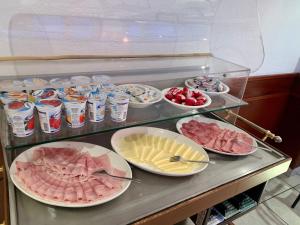 Makanan di atau berdekatan hotel