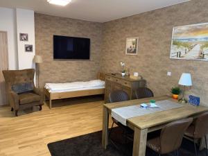 TV a/nebo společenská místnost v ubytování Apartmany Arber
