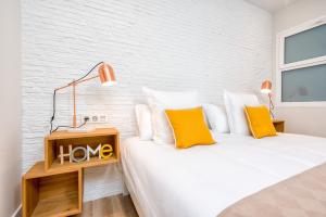 Posteľ alebo postele v izbe v ubytovaní iloftmalaga Plaza de las Flores