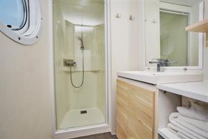 a bathroom with a shower and a sink at Alannia Costa Dorada in Platja de l’Almadrava