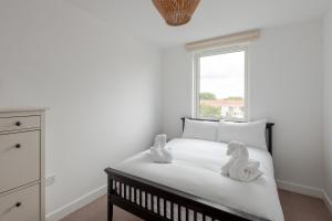 GuestReady - Modern 2BR Flat with Large Balcony at East End