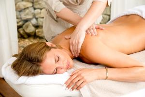 a woman getting a massage from a therapist at Cases de Son Barbassa Hotel & Restaurant in Capdepera