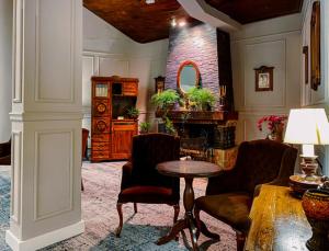 a living room with a table and two chairs at Poiana Brasov Alpin Executive Apartment in Poiana Brasov