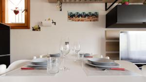 A kitchen or kitchenette at Italianway - Bagni Nuovi 12