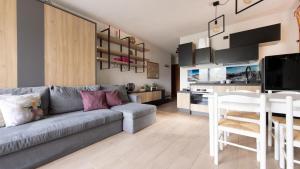 A kitchen or kitchenette at Italianway - Bagni Nuovi 12