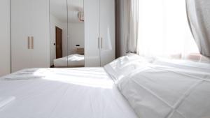 A bed or beds in a room at Italianway - Bagni Nuovi 12