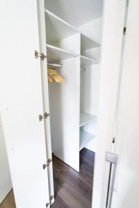 Ένα μπάνιο στο Luxury Mountain View Apartment