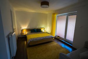 Säng eller sängar i ett rum på Luxury Mountain View Apartment