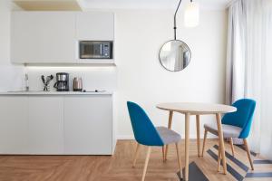 Kuchyň nebo kuchyňský kout v ubytování Aparthotel Adagio Porte de Versailles + 37 fotografií