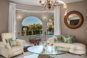 Bazén v ubytovaní Rodami Artisan Manor alebo v jeho blízkosti