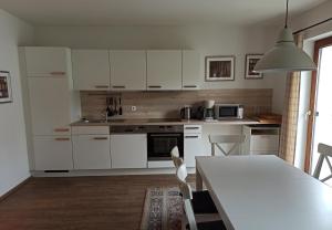 Kuchyňa alebo kuchynka v ubytovaní Appartement Schiefersteinweg, Schladming