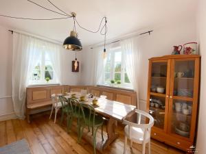 Fotografie z fotogalerie ubytování Nasz Dębowiec - dom dla 15 osób, sauna, widok na staw, wielka działka v destinaci Dębowiec