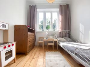 Postel nebo postele na pokoji v ubytování Nasz Dębowiec - dom dla 15 osób, sauna, widok na staw, wielka działka
