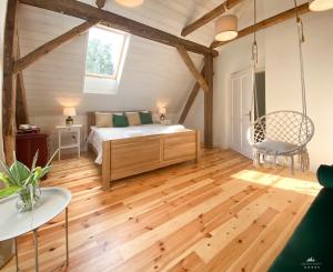 Postel nebo postele na pokoji v ubytování Nasz Dębowiec - dom dla 15 osób, sauna, widok na staw, wielka działka