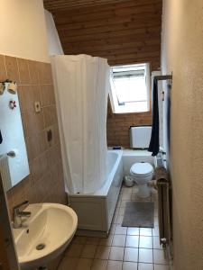 Een badkamer bij Hanover City Lodge