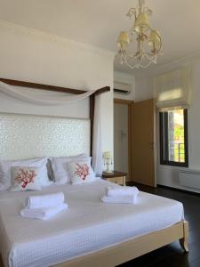 En eller flere senge i et værelse på Villa Muse + 52 billeder