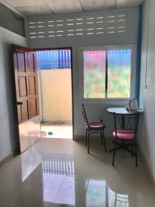 Fotografie z fotogalerie ubytování Tanarod Gueshouse v destinaci Surat Thani