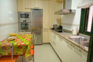 Kuchnia lub aneks kuchenny w obiekcie Apartamento en Beiramar