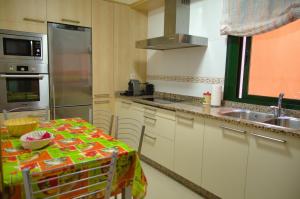 Kuchnia lub aneks kuchenny w obiekcie Apartamento en Beiramar