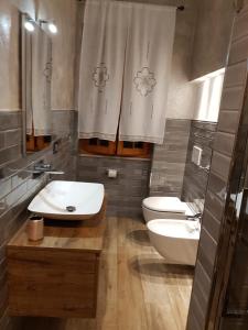 A bathroom at Domo Reina