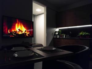 Telewizja i/lub zestaw kina domowego w obiekcie Apartamenty Dworcowa 45