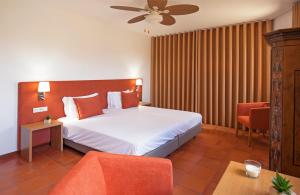 a hotel room with a bed and a table and chairs at Theresia's in Porto Santo