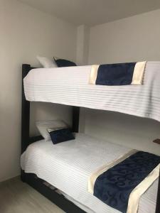 Postel nebo postele na pokoji v ubytování Hotel Palmi