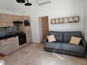 Kuchyň nebo kuchyňský kout v ubytování Petite Maison refaite à neuf proche plage