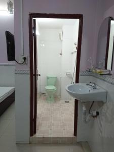 a bathroom with a sink and a toilet at Hostel Garnet in Can Tho