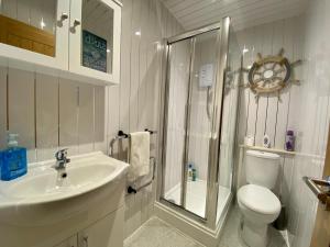 a bathroom with a sink and a shower and a toilet at Princess Theatre Beach View Apartments by Blackpool Service Apartments in Blackpool +64 photos