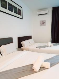 Postel nebo postele na pokoji v ubytování Bangi Perdana Hotel