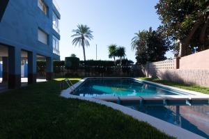 Afbeelding uit fotogalerij van Apartamento en 1era linea mar con terraza de 25m2 in Castelldefels