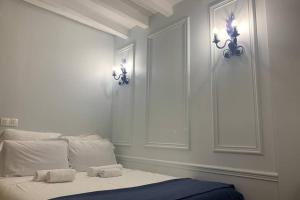 Ένα ή περισσότερα κρεβάτια σε δωμάτιο στο CHARMING Paris 5 PANTHÉON LATIN QUARTIER