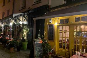 Το κτήριο όπου στεγάζεται  το διαμέρισμα