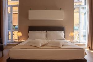 Posteľ alebo postele v izbe v ubytovaní Domus Suites Verona