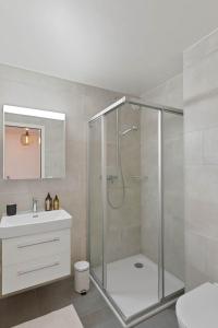 Ένα μπάνιο στο Olympia Homes beautifully furnished flats