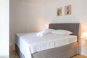 Posteľ alebo postele v izbe v ubytovaní Golden Luxury Apartment